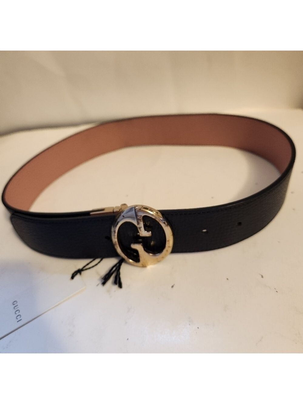 Gucci leather belt with logo buckle size 30" in VGUC